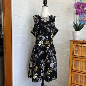 Suzy Shier XXL Black & Floral above knee length dress, like new, with pockets